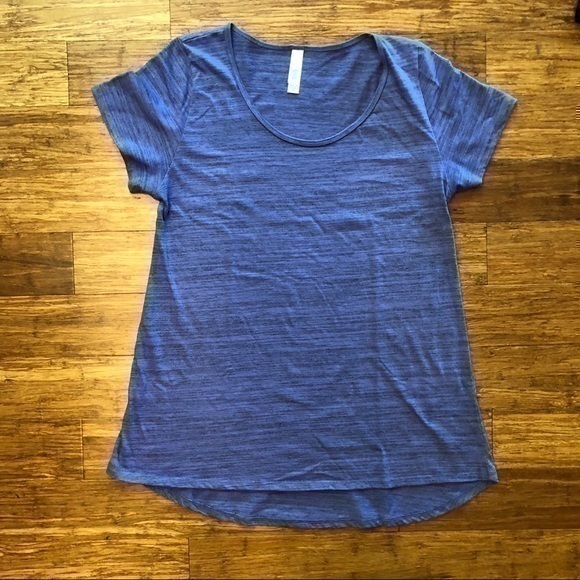 💕LuLaRoe Top in Blue - Picture 1 of 3